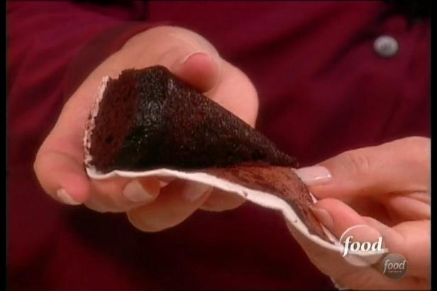 Mini cupcake al cioccolato a forma di albero di Natale, morbidi e umidi