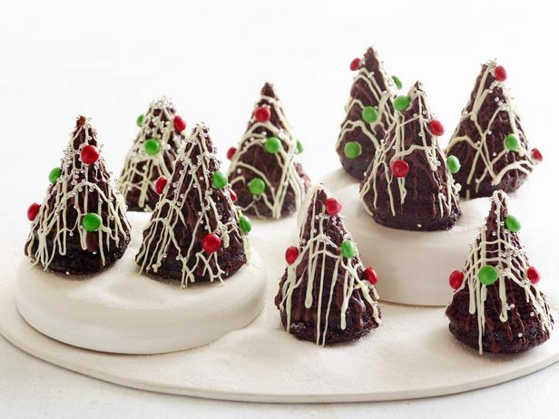 Come preparare - Mini cupcake al cioccolato a forma di albero di Natale