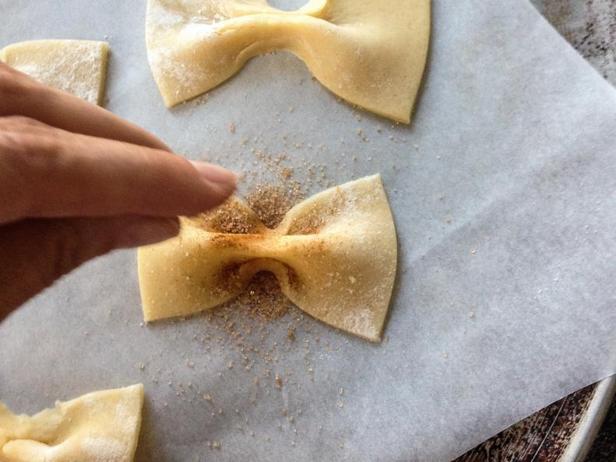 Knopfplätzchen mit Zimt und Zucker
