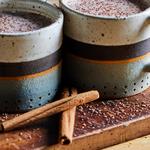 شوكولاتة ساخنة مصنوعة من الكاكاو