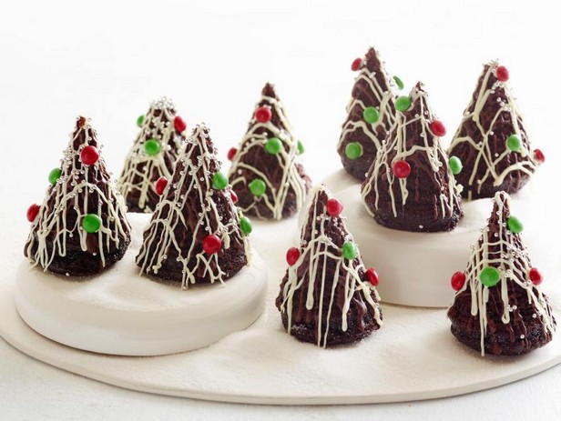 Nemli Çikolatalı Mini Noel Ağacı Cupcakeleri