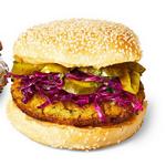 Vegetarische Burger mit Falafel, Kohl und eingelegten Paprika