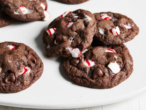 Come preparare i biscotti al cioccolato, menta e caramello con gocce di cioccolato