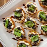 Bruschetta mit Zitronenricotta und Blaubeeren