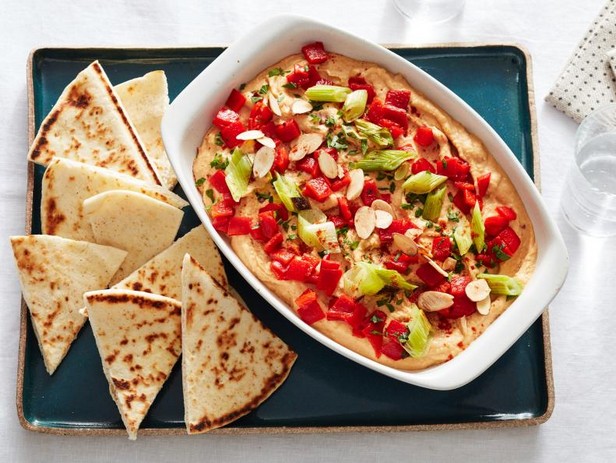 Knoblauch-Hummus-Dip mit geräuchertem Paprika