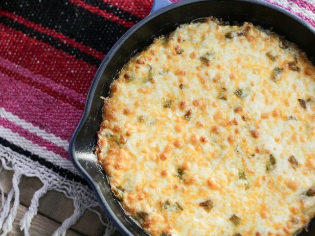 Grüner Chili-Käse-Dip