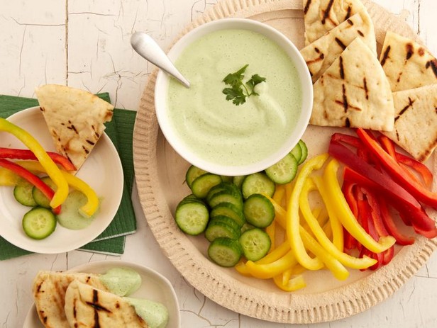 Würziger Joghurt-Dip mit Koriander