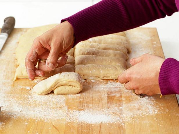 كعكات باركر هاوس بالخميرة مع الحليب