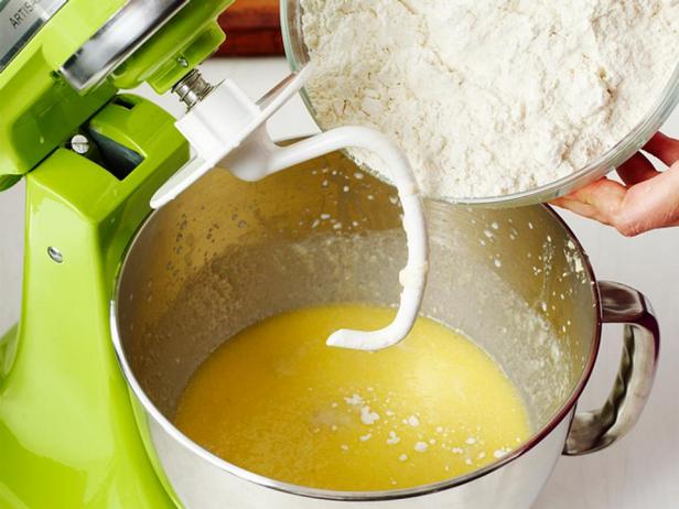 كعكات باركر هاوس بالخميرة مع الحليب