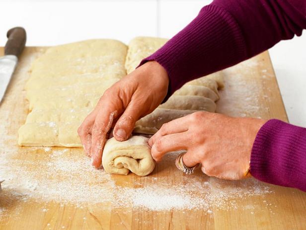 كعكات باركر هاوس بالخميرة مع الحليب