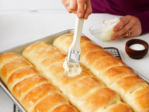 كعكات باركر هاوس بالخميرة مع الحليب
