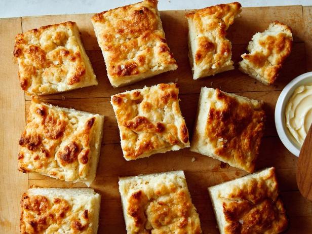 So macht man einfache Buttermilchbrötchen
