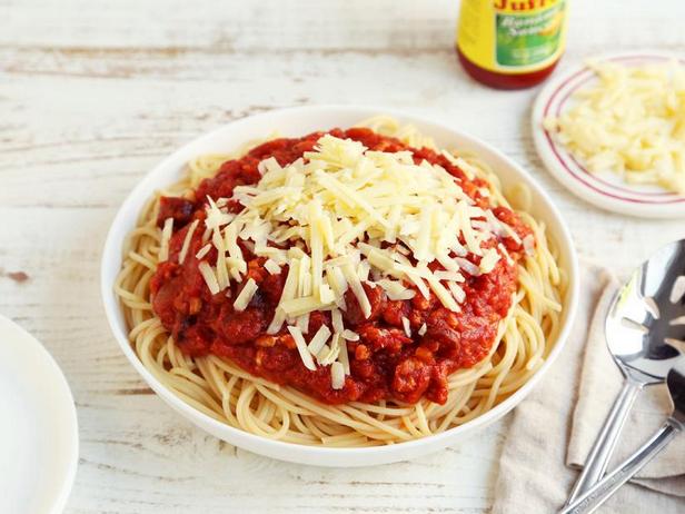 Wie man philippinische Spaghetti zubereitet