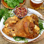 Knusprige Pata (frittierte Schweinshaxe)