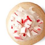 Schokoladenüberzogene Mürbeteigkekse mit Minzbonbons