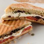 Pan Bagna Sandwiches mit Tomaten und Mozzarella