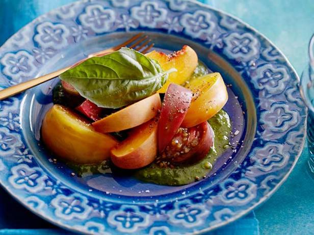 Zubereitung - Tomaten-Pfirsich-Salat mit Basilikum