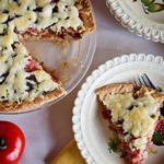 Offene Pastete mit Tomaten und Käse