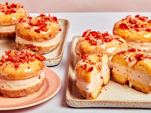 Erdbeer-Shortcake-Donut-Eiscreme-Sandwich