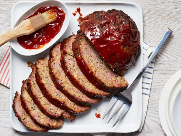 Hackbraten mit Pilzen und Provolone