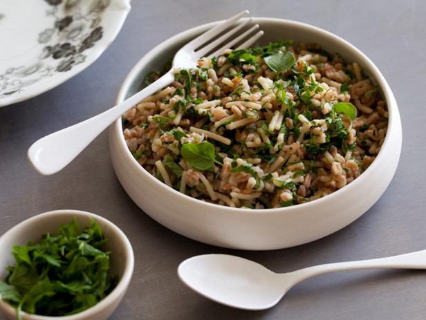 Vollkorn-Dinkelbrei mit kleinen Nudeln