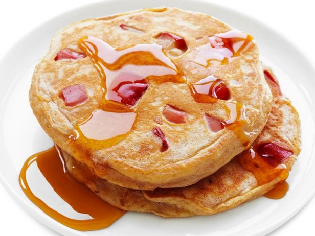 Vollkornpfannkuchen mit Äpfeln