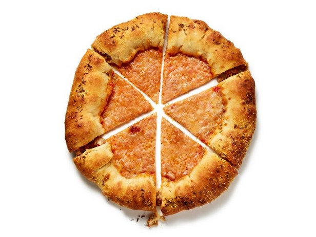 Pizza mit Fleischbeilagen