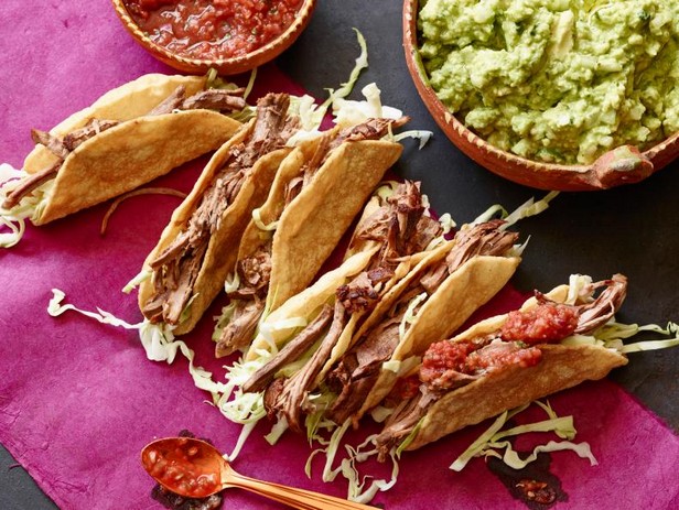 Mexikanische Tacos mit geschmortem Rindfleisch