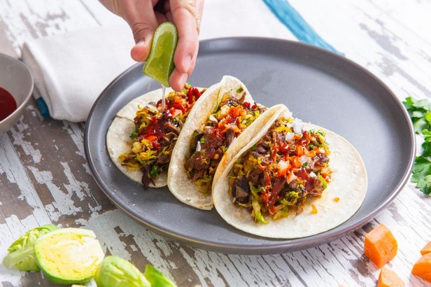 Taco mit Rinderrippchen nach koreanischer Art