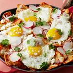 Chilaquiles mit Maistortilla-Chips