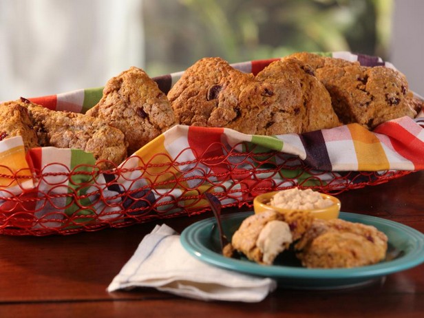 Kürbis-Cranberry-Scones mit Ahornbutter