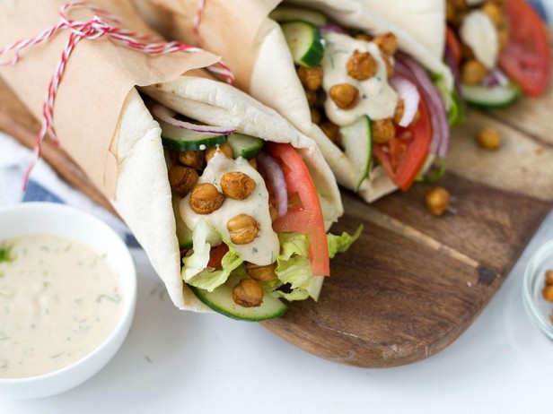Shawarma mit Kichererbsen, Hummus und Dilldressing
