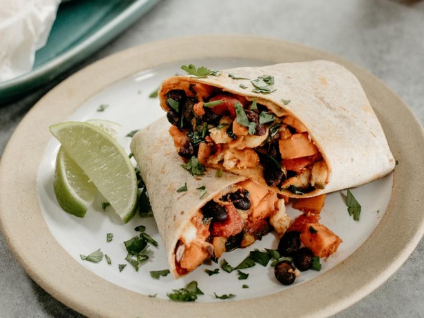 Süßkartoffel- und Schwarze-Bohnen-Burrito