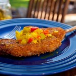 Tomahawk-Steaks mit Tomatillo- und grünen Tomaten-Chow-Chow-Relish