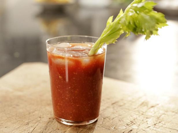 Wie man den Virgin Mary Cocktail zubereitet