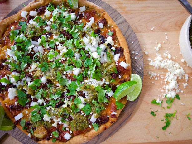 Pizza Al Pastor mit Tomatillo-Salsa