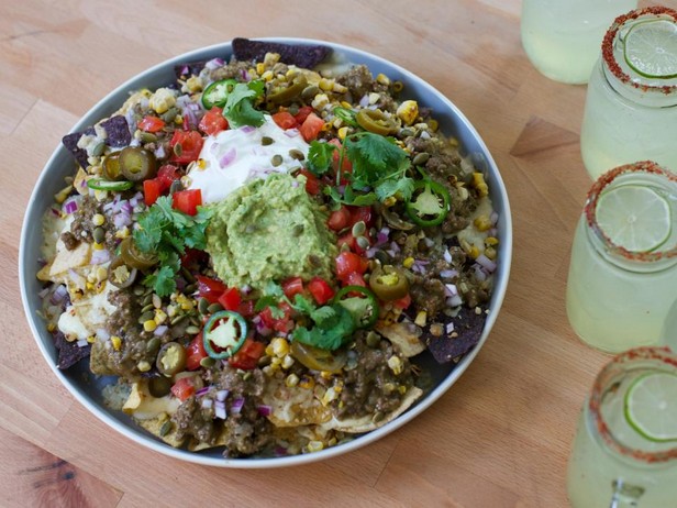 Rindfleisch-Nachos mit gebackenen Tomatillos