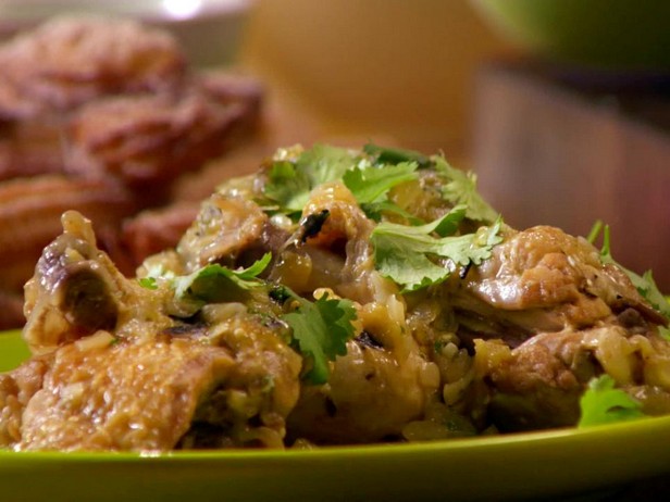 Geschmortes Hähnchen mit Jalapeños und Tomatillos
