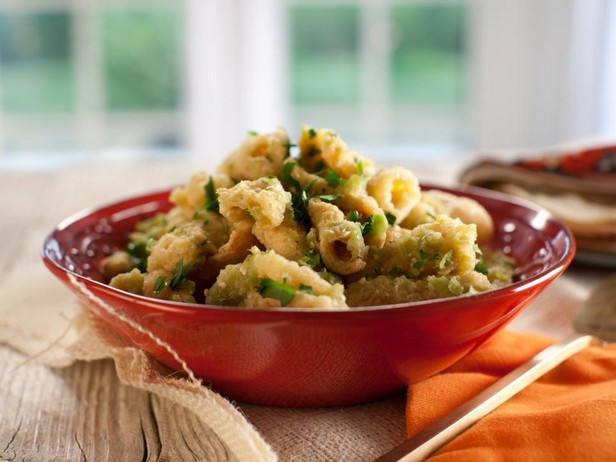 Knistern mit grüner Salsa (Chicharrones en Salsa Verde)