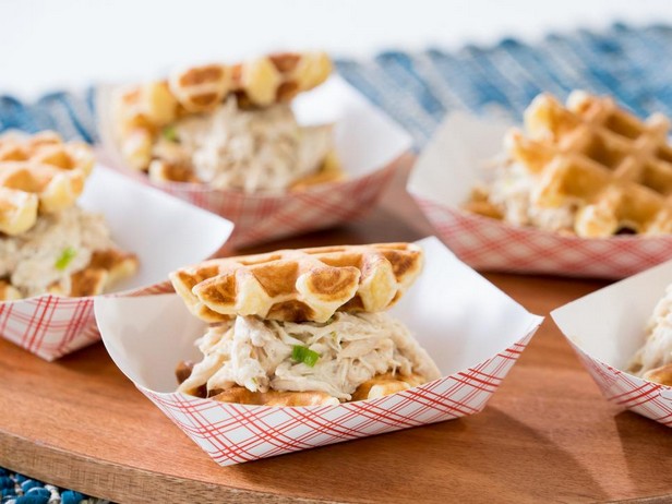 Hähnchen-Waffel-Sandwich
