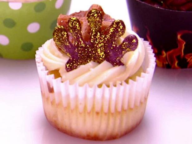 Wie man Waffelkönig-Cupcakes zubereitet