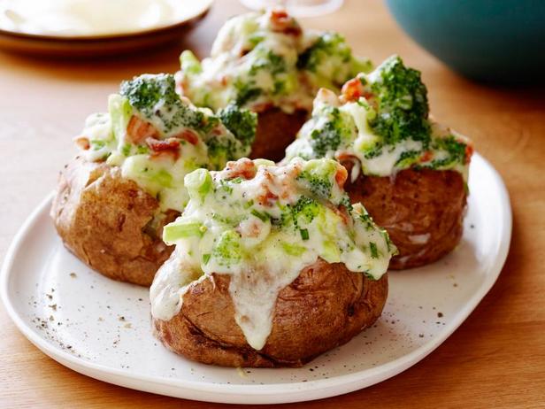 Rezept für gefüllte Ofenkartoffeln mit Speck, Brokkoli und Käse