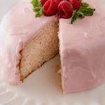 Biskuitkuchen mit Sahne zum Geburtstag