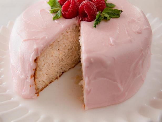 So backt man einen Biskuitkuchen mit Sahne für einen Geburtstag
