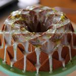 Pfundkuchen mit Zitronen-Limetten-Glasur