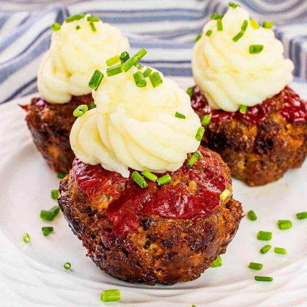 Wie man Fleisch- und Gemüsemuffins zubereitet