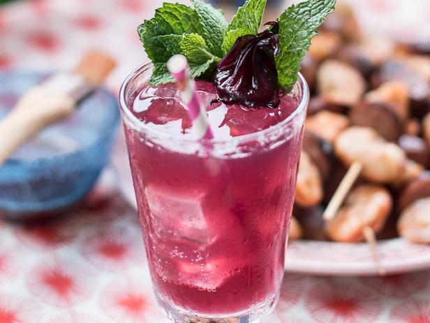 So bereiten Sie den Red Star Cocktail zu