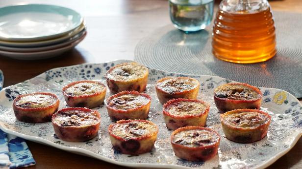 Wie man Bananen-Kirsch-Muffins zubereitet