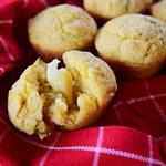 Maismuffins mit Käse und Jalapeños