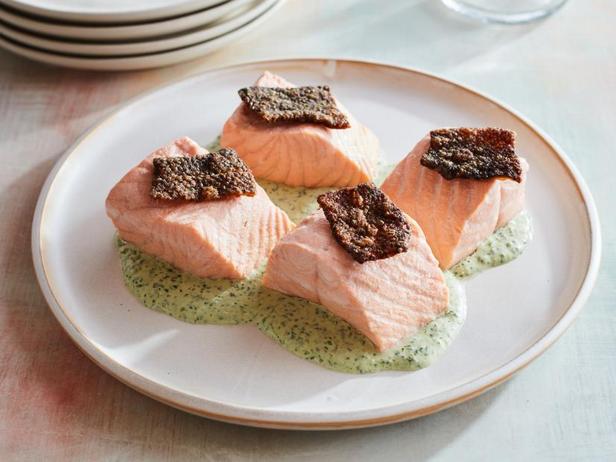 Yeşil Tanrıça Soslu Haşlanmış Somon Nasıl Yapılır (Keto Diyeti)